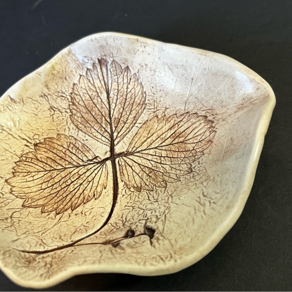 Studio Art Pottery Leaves Earthtone Soap Candy Dish Spoon Rest Ash Tray Accent - Picture 3 of 9